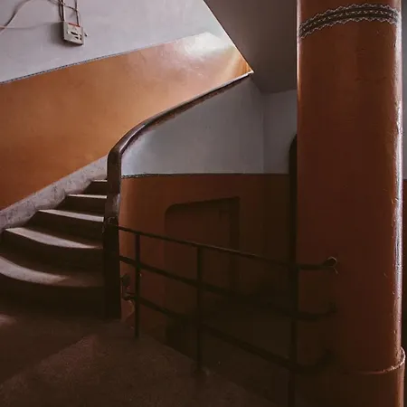 подобово у місті львові на вулиця ференца ліста 3 біля палацу мистецтв центр 利沃夫