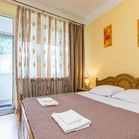 подобово у місті львові на вулиця ференца ліста 3 біля палацу мистецтв центр 公寓 *