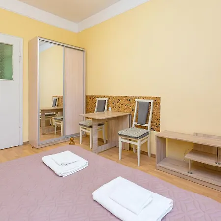 подобово у місті львові на вулиця ференца ліста 3 біля палацу мистецтв центр Apartment *
