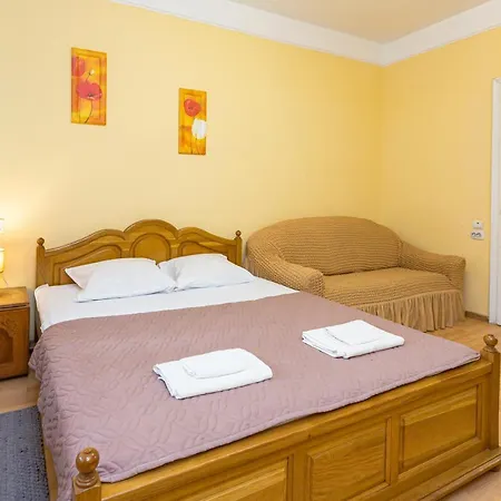 подобово у місті львові на вулиця ференца ліста 3 біля палацу мистецтв центр