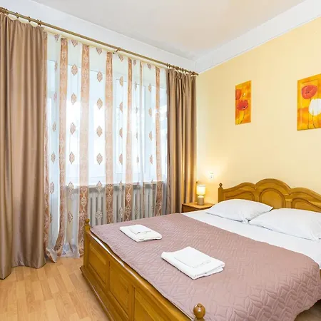 подобово у місті львові на вулиця ференца ліста 3 біля палацу мистецтв центр 公寓 *