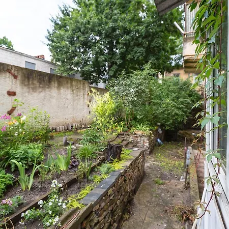 подобово у місті львові на вулиця ференца ліста 3 біля палацу мистецтв центр Lviv