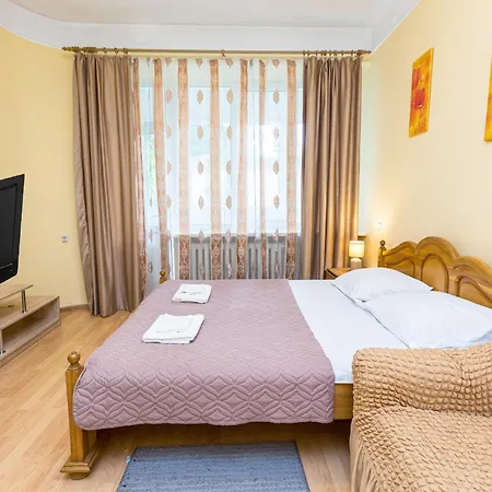 подобово у місті львові на вулиця ференца ліста 3 біля палацу мистецтв центр * Lviv