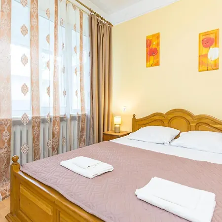 подобово у місті львові на вулиця ференца ліста 3 біля палацу мистецтв центр Apartman Lviv