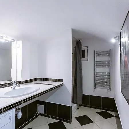 подобово у місті львові на вулиця ференца ліста 3 біля палацу мистецтв центр