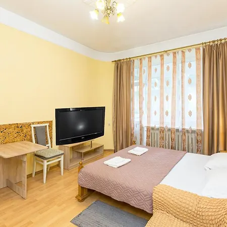 подобово у місті львові на вулиця ференца ліста 3 біля палацу мистецтв центр 公寓