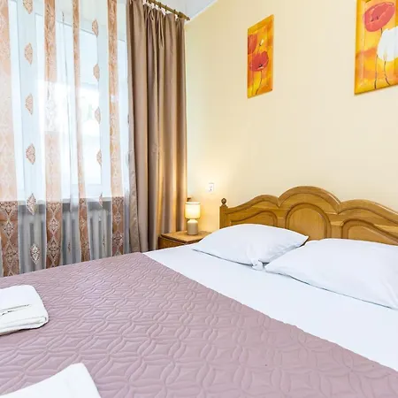 подобово у місті львові на вулиця ференца ліста 3 біля палацу мистецтв центр *