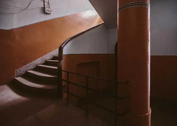 подобово у місті львові на вулиця ференца ліста 3 біля палацу мистецтв центр إلفيف