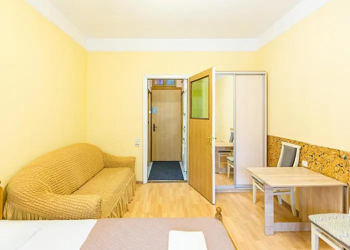 подобово у місті львові на вулиця ференца ліста 3 біля палацу мистецтв центр Leópolis