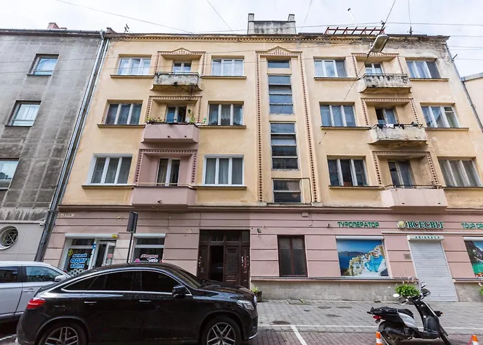 подобово у місті львові на вулиця ференца ліста 3 біля палацу мистецтв центр Apartamento