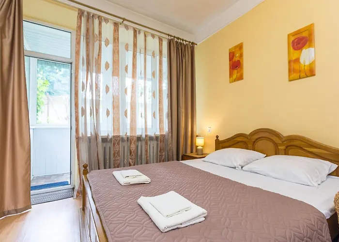 подобово у місті львові на вулиця ференца ліста 3 біля палацу мистецтв центр Apartamento *