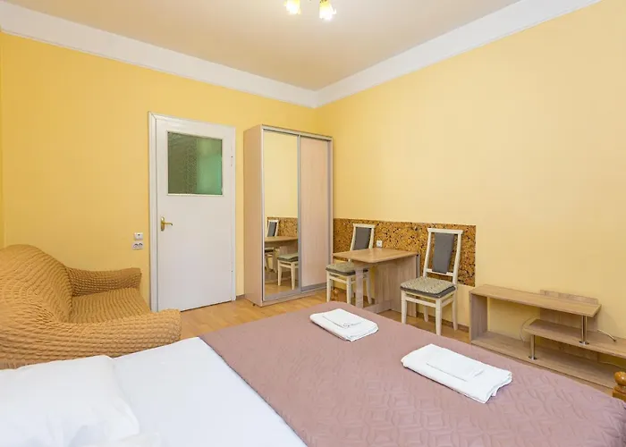 подобово у місті львові на вулиця ференца ліста 3 біля палацу мистецтв центр Leópolis