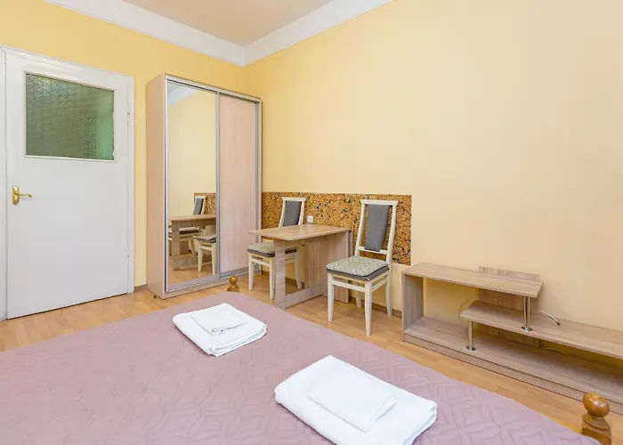 подобово у місті львові на вулиця ференца ліста 3 біля палацу мистецтв центр Apartamento *