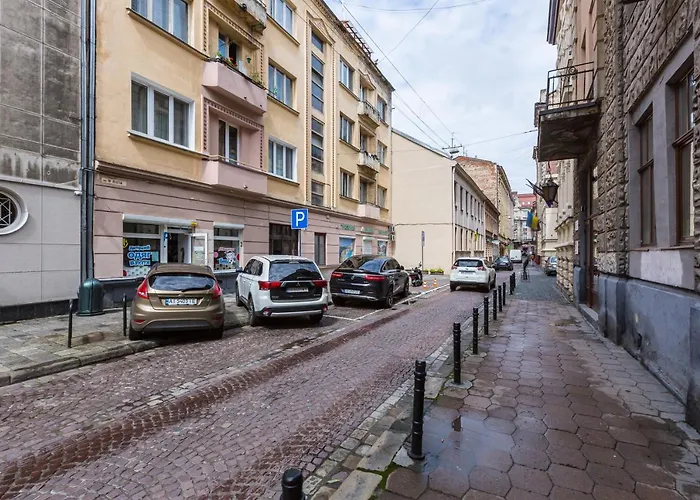 подобово у місті львові на вулиця ференца ліста 3 біля палацу мистецтв центр شقة