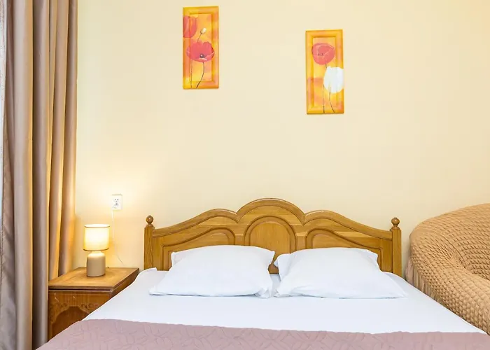 подобово у місті львові на вулиця ференца ліста 3 біля палацу мистецтв центр