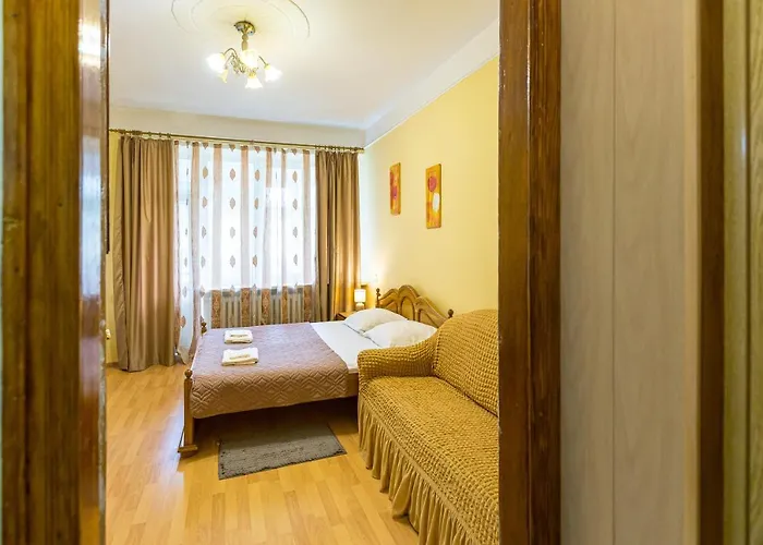 подобово у місті львові на вулиця ференца ліста 3 біля палацу мистецтв центр * إلفيف