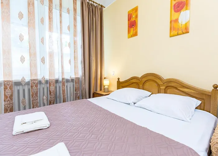 подобово у місті львові на вулиця ференца ліста 3 біля палацу мистецтв центр *